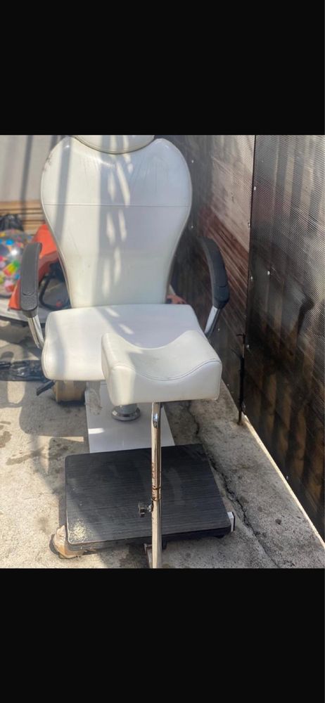 Scaun profesional pentru pedichiură/cosmetica - reglabil
