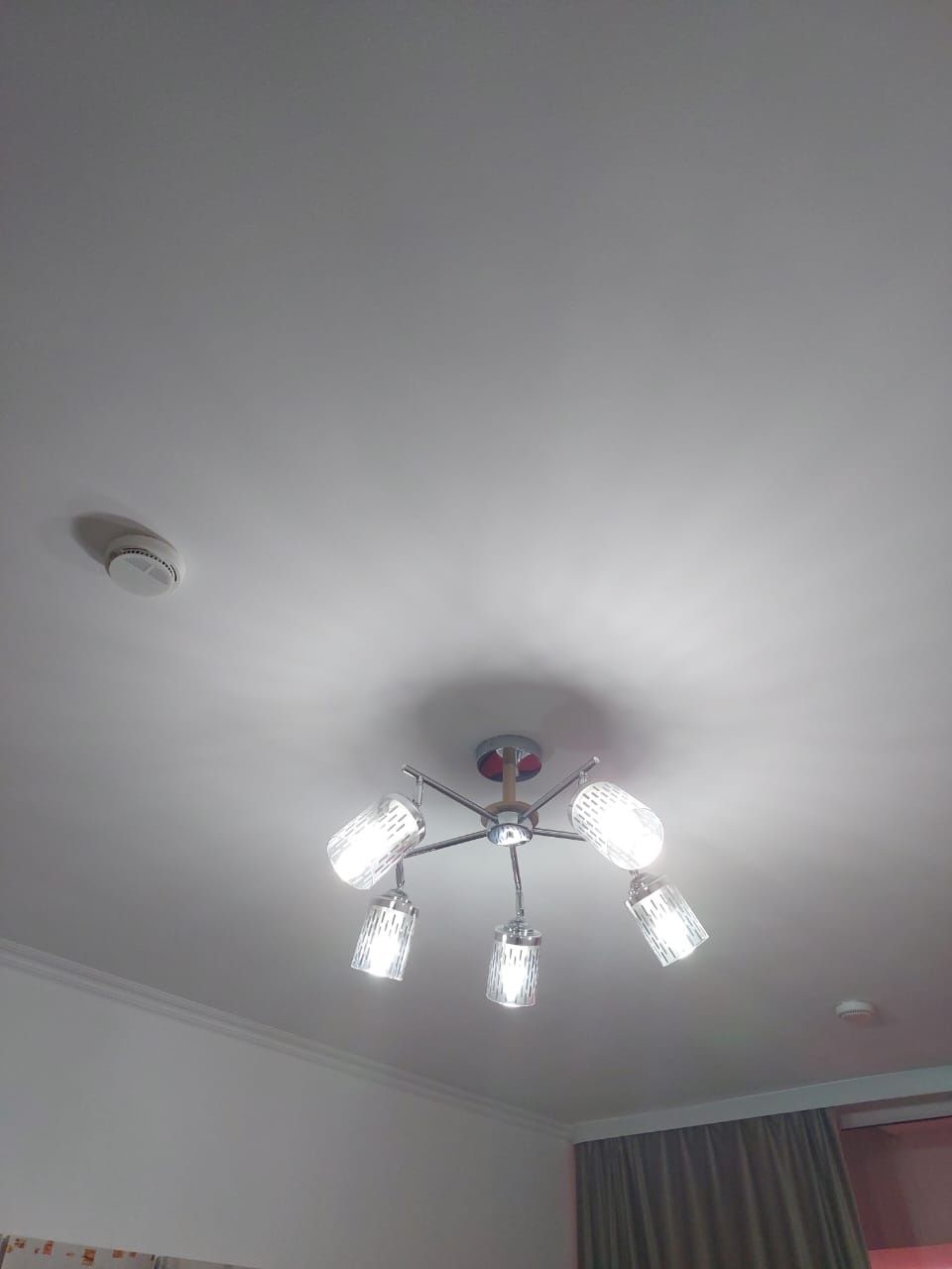 Люстры в гостиную и прихожую