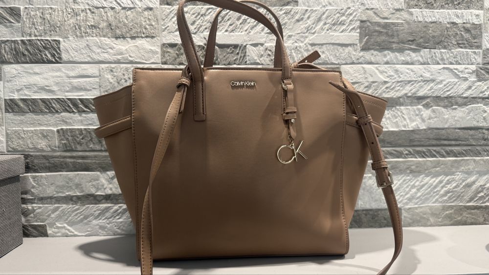Оригинална чанта Calvin Klein