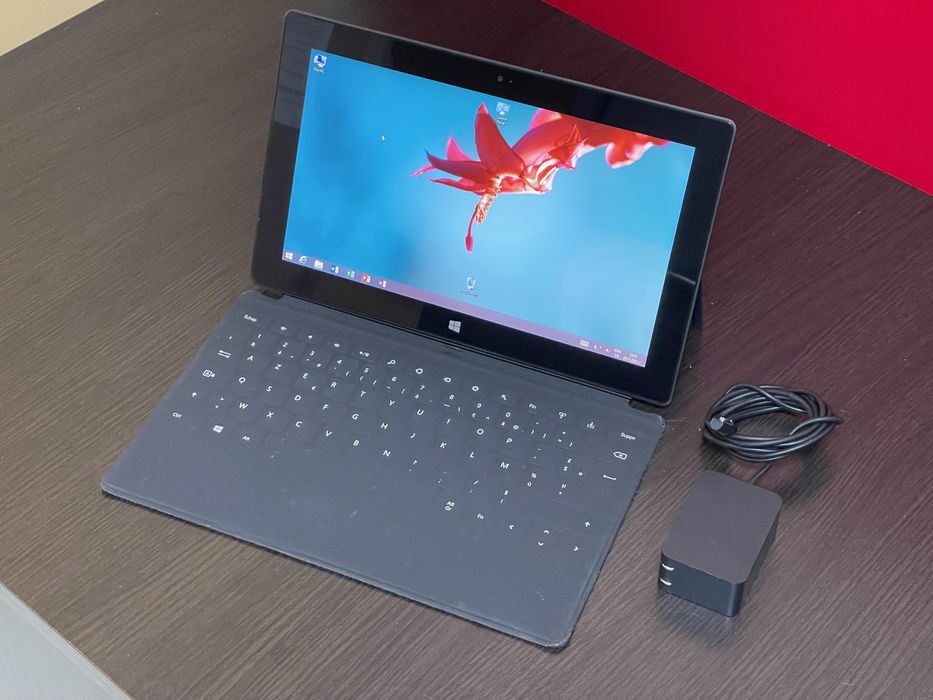 Microsoft Surface RT 1516 64GB с инсталиран Windows