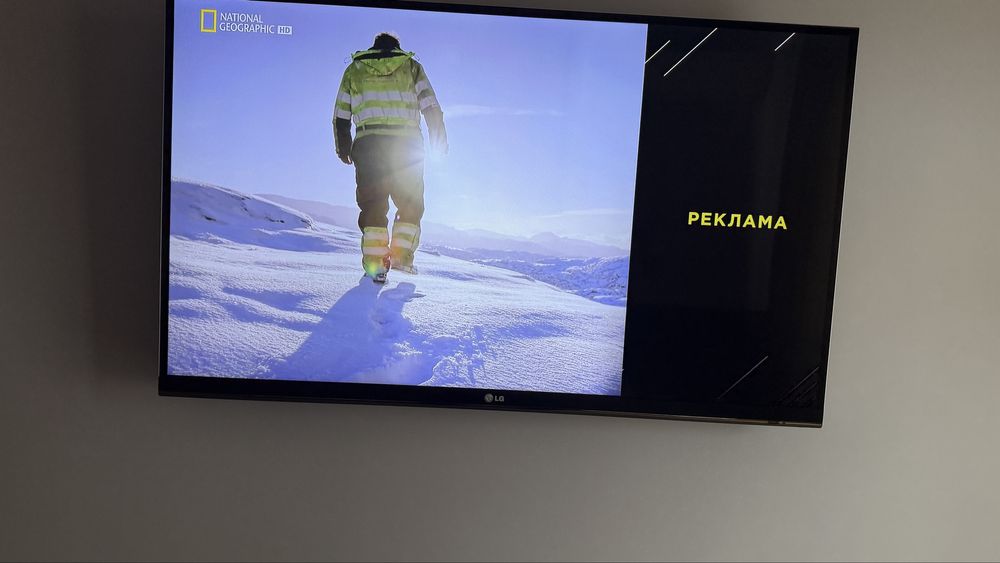 LED телевизор LG 42LM660S