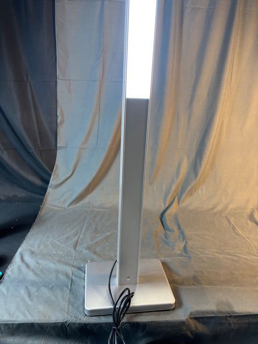Lampa de podea led näve
