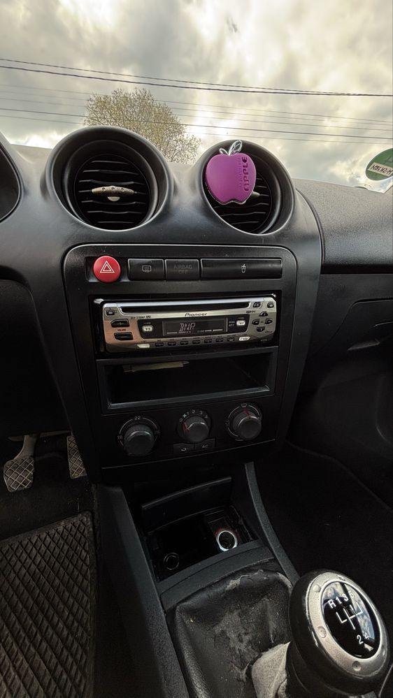 Продавам Seat Ibiza 1.4
