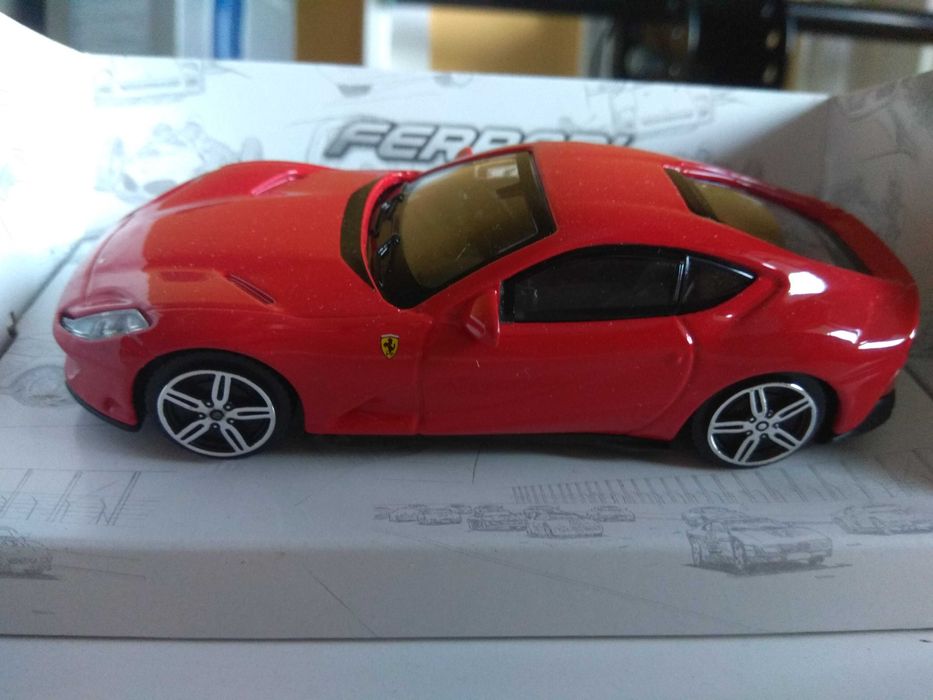 Burago Ferrari 812