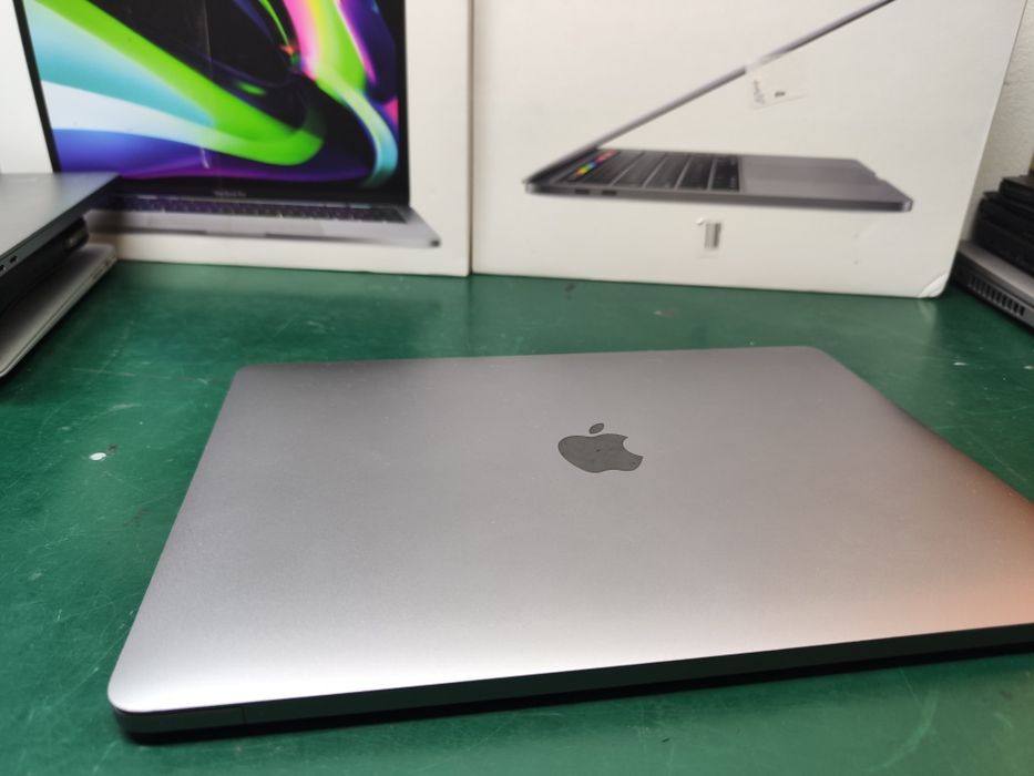 Macbook pro retina 2019, 13 inch, i7, touchbar, 16 gb ram