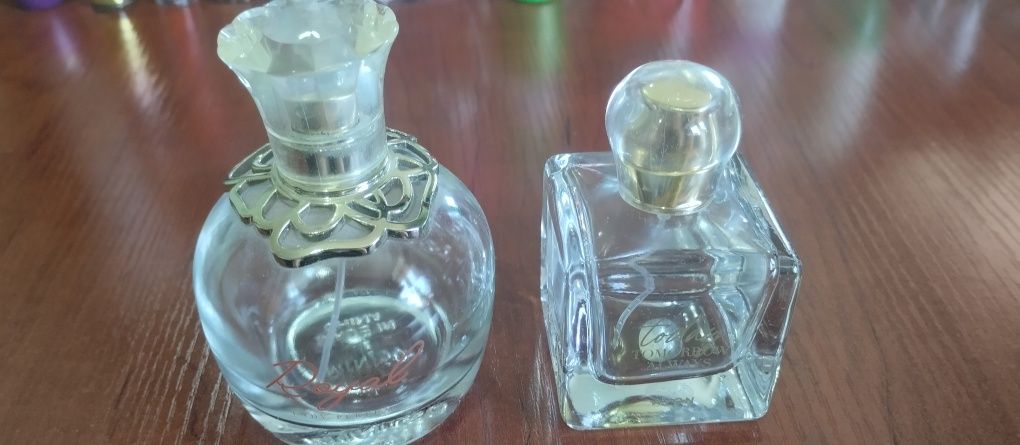 Флаконы от духов.