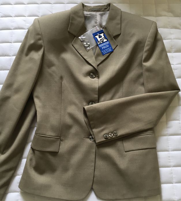 Costum din lana pentru femei