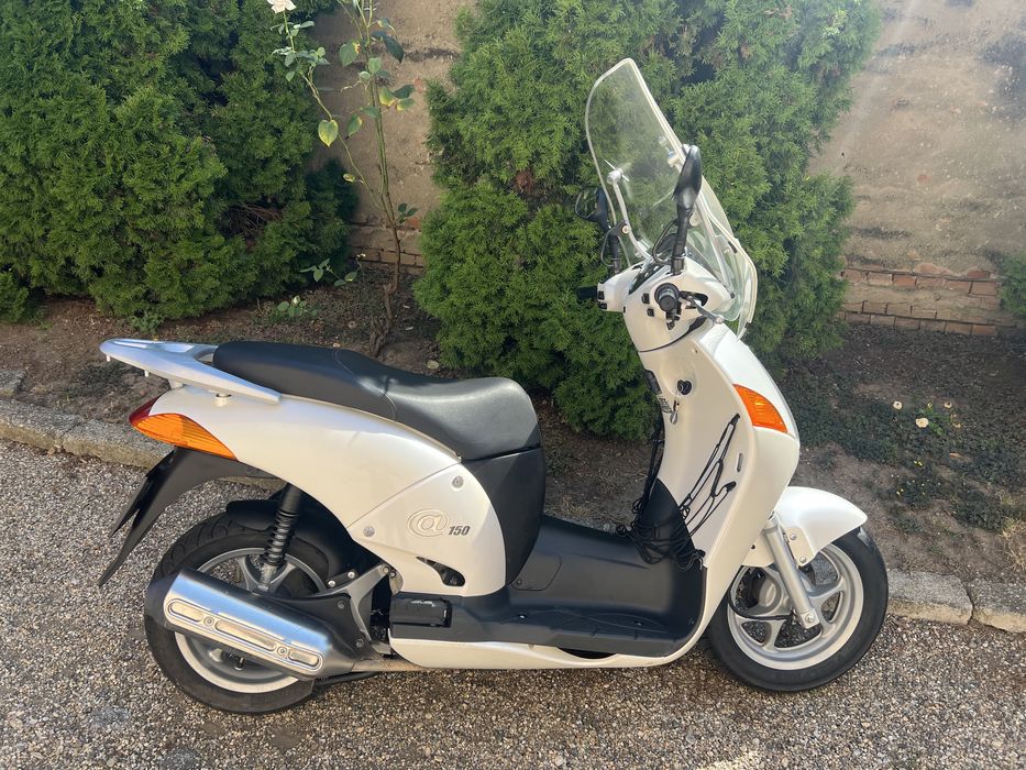 Scooter Honda SH 150…Yamaha 426 full cross…
