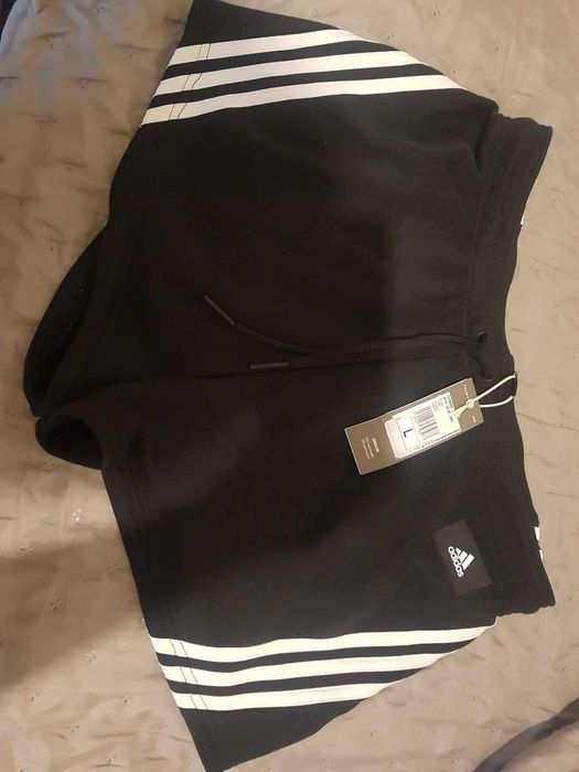 Pantaloni scurti dama Adidas Originals marimea L.- noi, cu eticheta