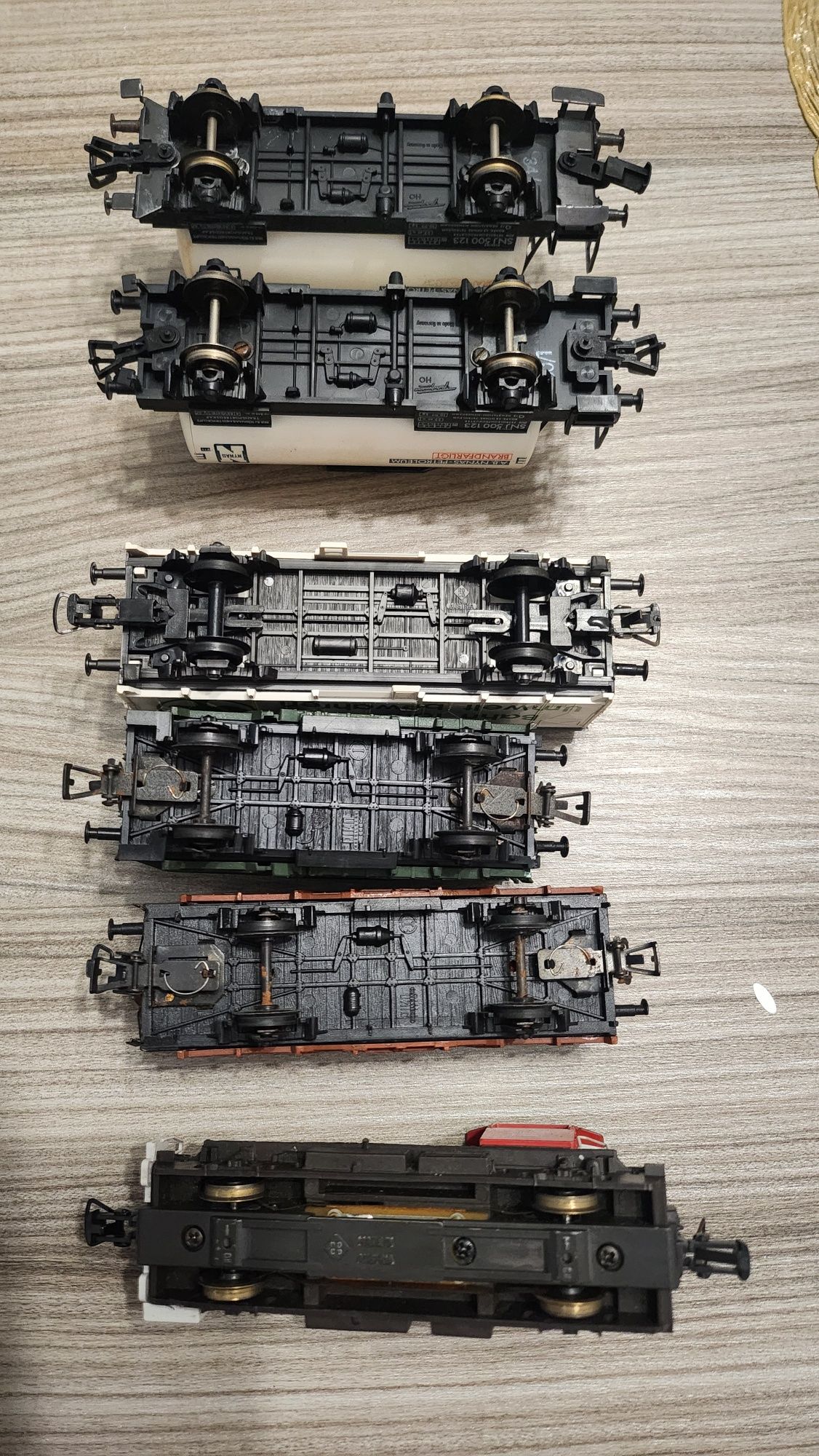 Trenuleț HO 1:87 locomotivă și 5 vagoane