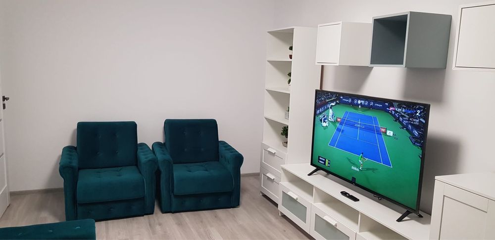 Închiriez apartament pe Bd Mihai Viteazu.