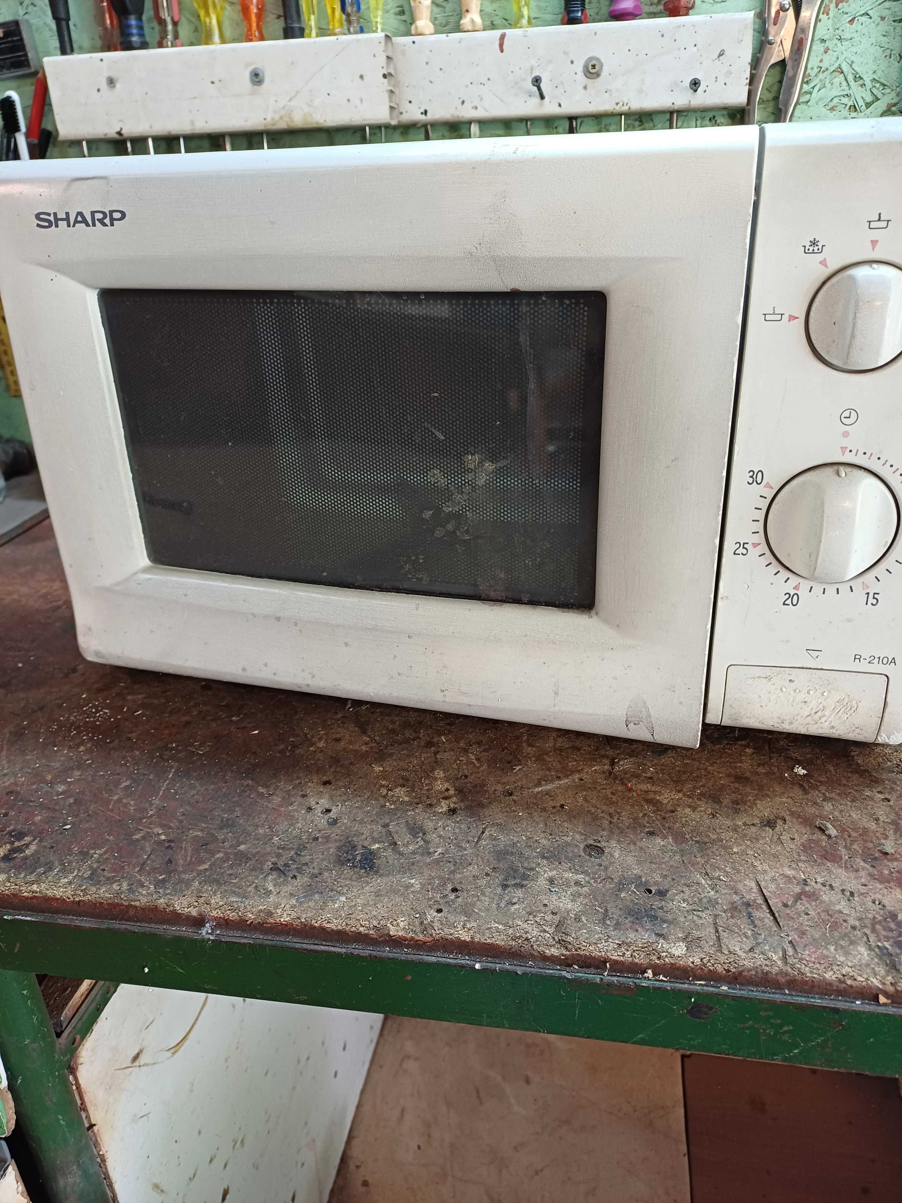 Микровълнова фурна  SHARP  R210A за части