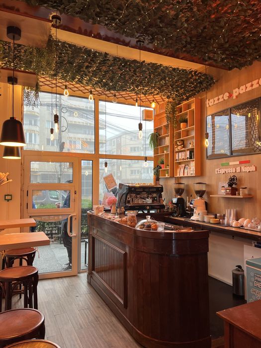 Afacere la cheie – cafenea complet echipată