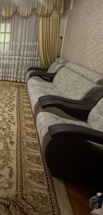 Mebil sotiladi . Xolati yaxwi arzon narxda  devan kreslo