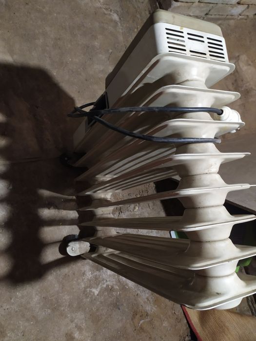 Отдам даром обогреватель нерабочий, ковер, тарелки суповые