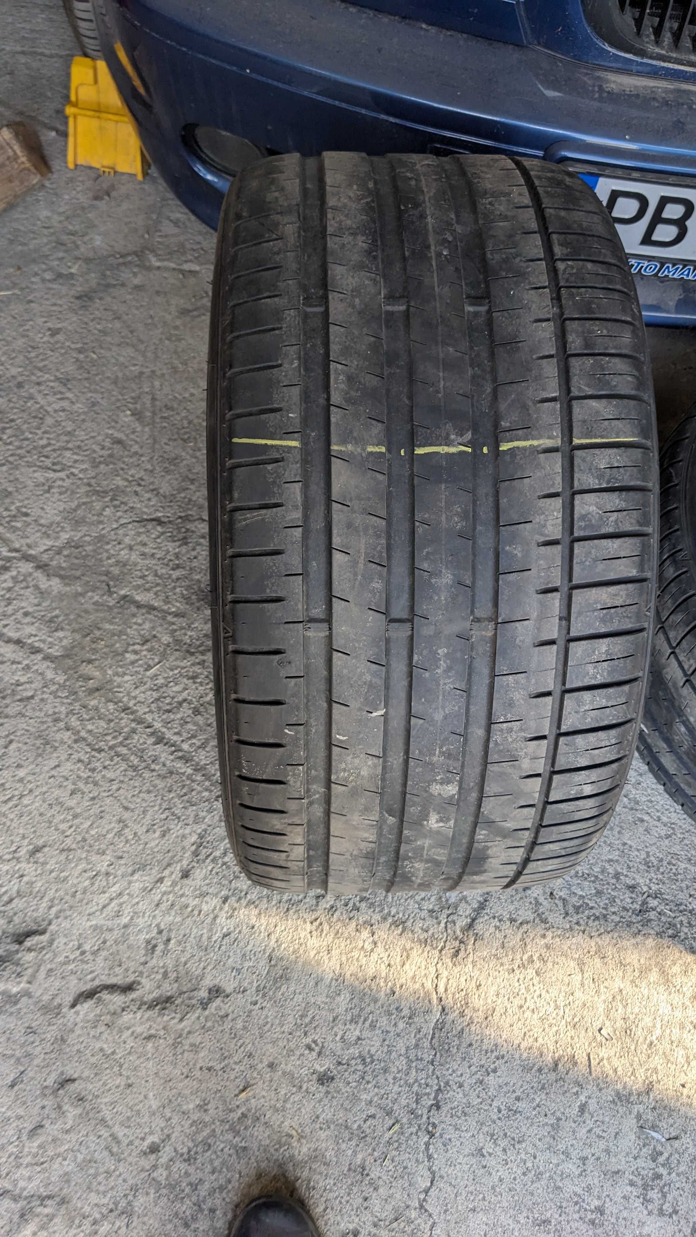 285/35/18 гумите се в добро състояние като се  вижда на снимката