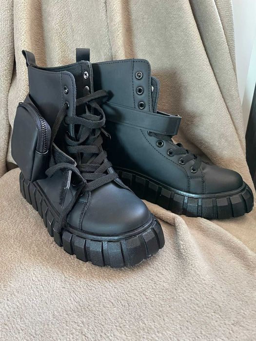 Дамски боти/кубинки с чанти на глезените