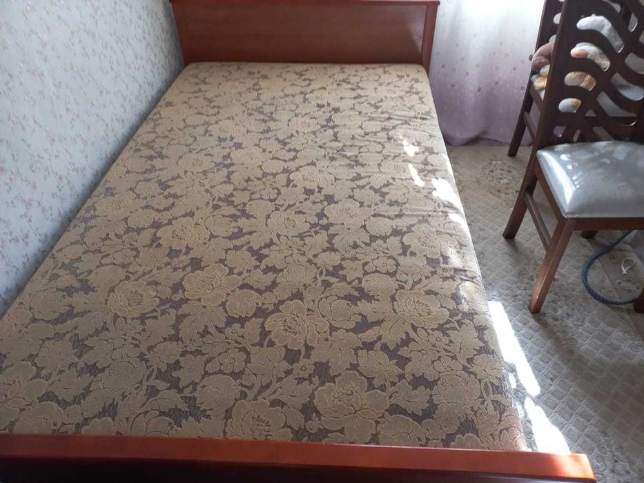 Продам кровать с тумбой