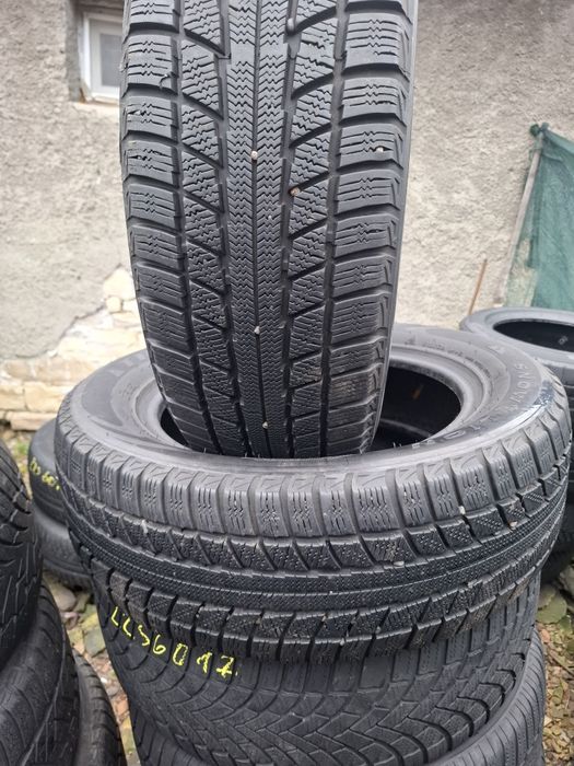 Vand 2 anvelope 225 60 17 ca noi de iarna bune