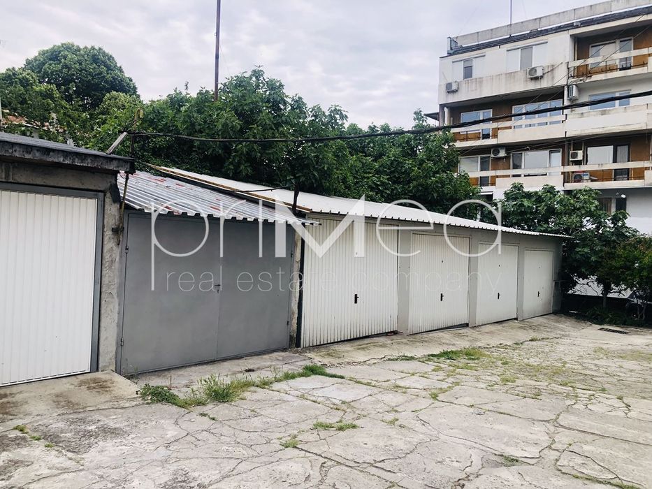 Дава се под наем Тристаен апартамент в Бургас, Център - 110 кв.м за 816 € - Снимка #12