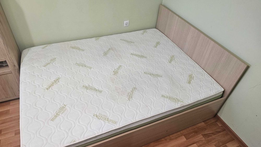 Спалня 140/190 с матрак Magniflex и 2 бр нощни шкафчета