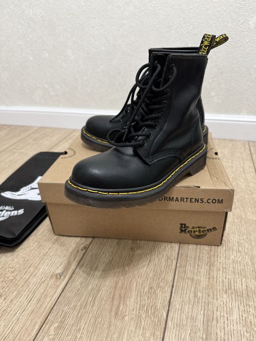 Продаются женские ботинки