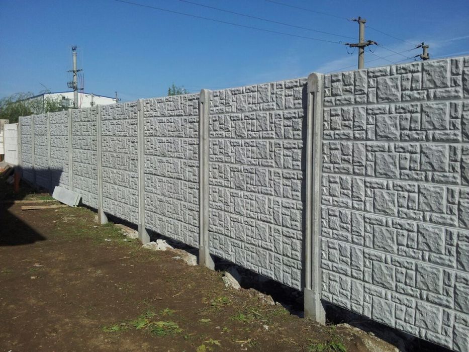Construim garduri si porti din sipca metalica, panouri stil jaluzele,