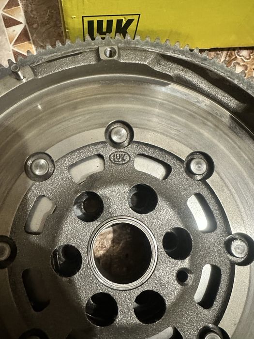 Vand kit de ambreaj volanta vw T6 transporter cod motor caab ca nou