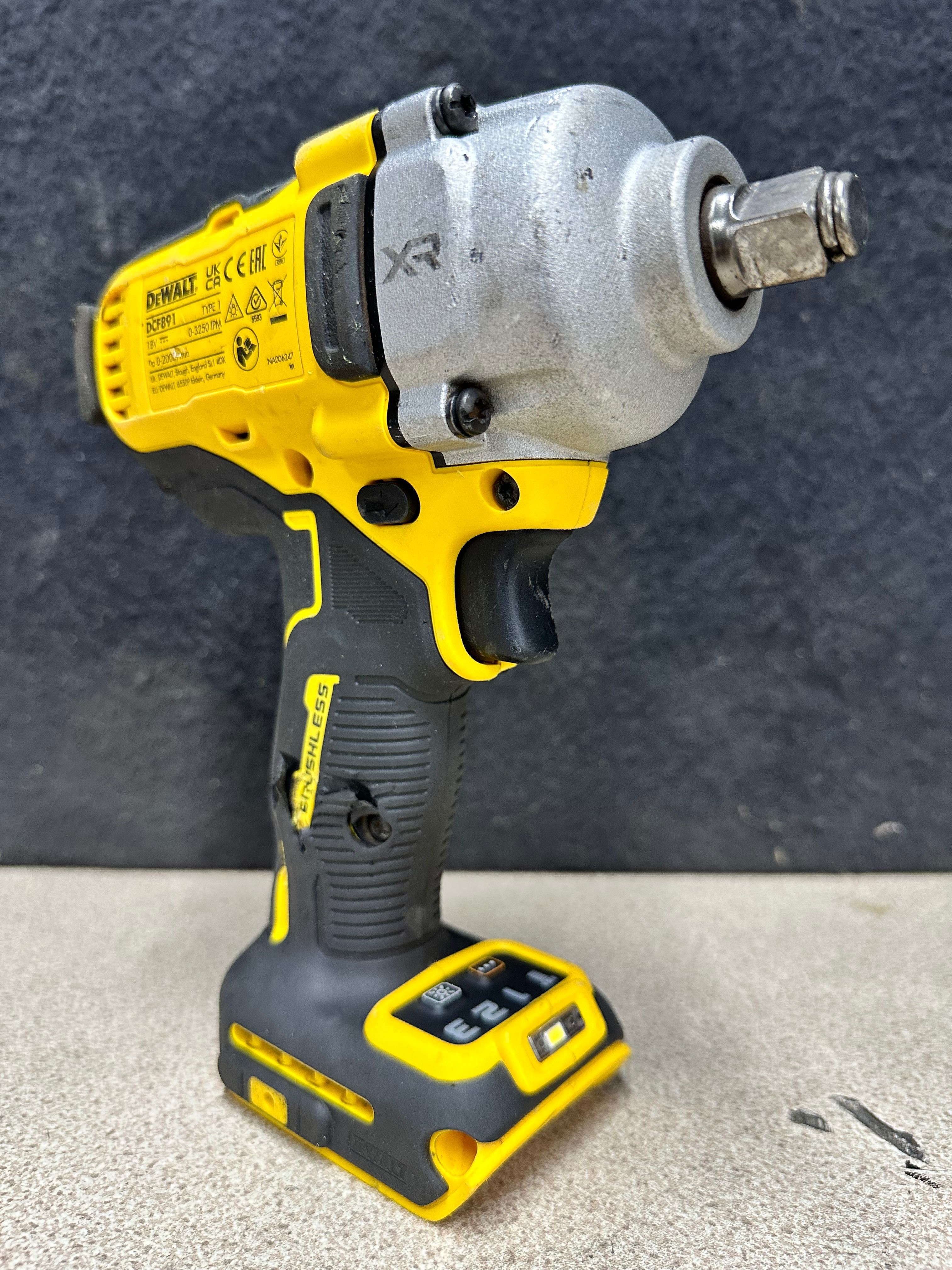 Dewalt гайковерт DCF891 18v 1/2 812Nm