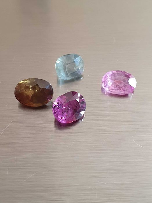 Safir natural netratat diferite culori si marimi