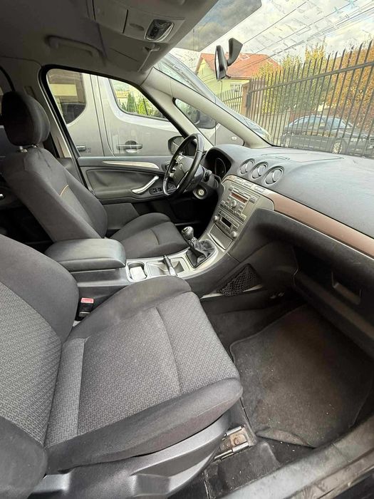 Masina cu numere rosii Ford S Max 2006