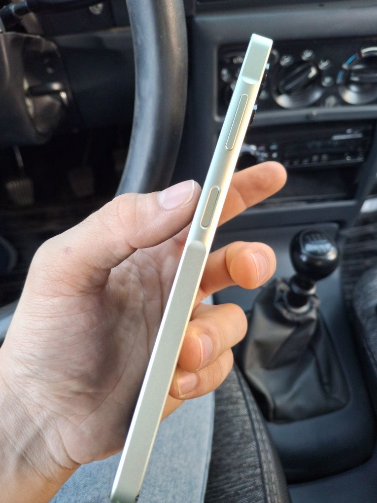 Samsung A06 4/64GB xolati yaxwi xamma joyi.iwlidi