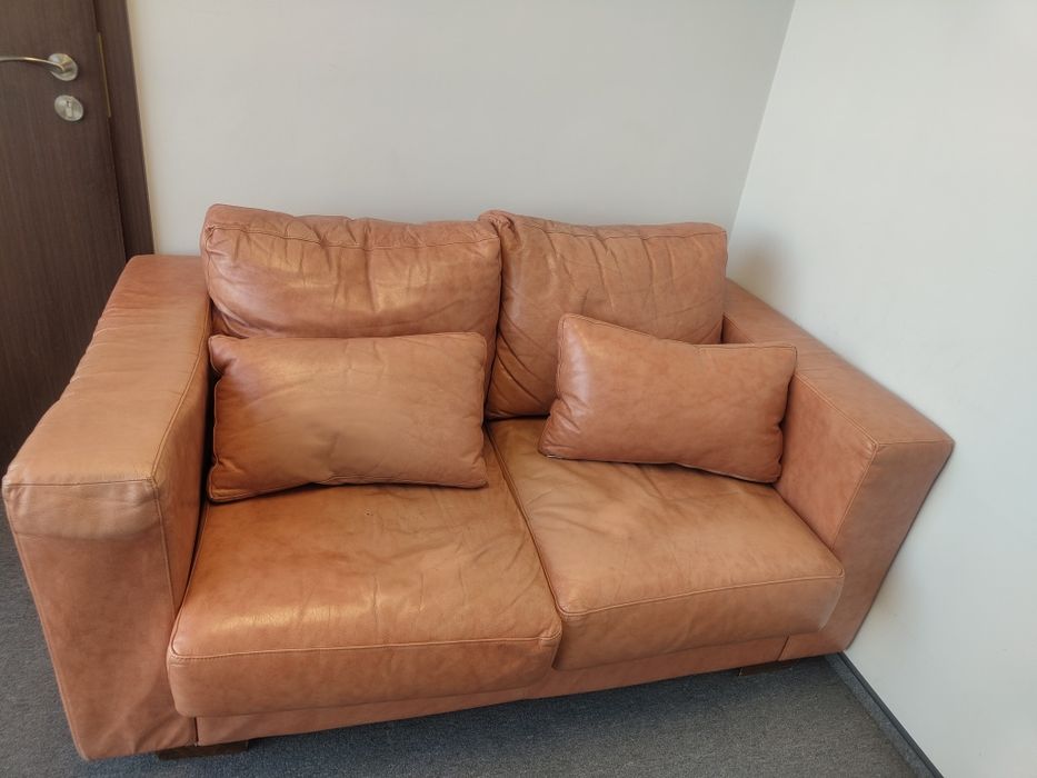 Подарявам диван спешно