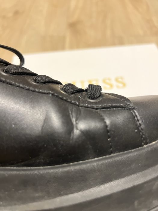 Кожени обувки Guess