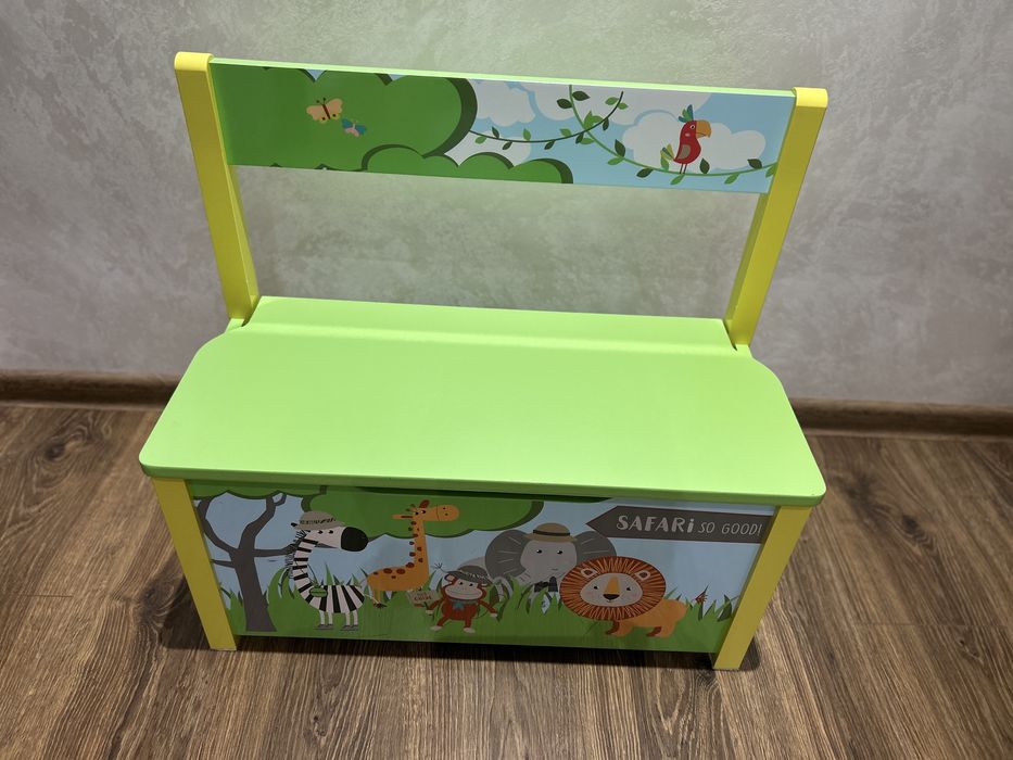 Детска пейка с механизъм за повдигане