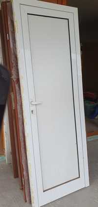 Алуминиева врата