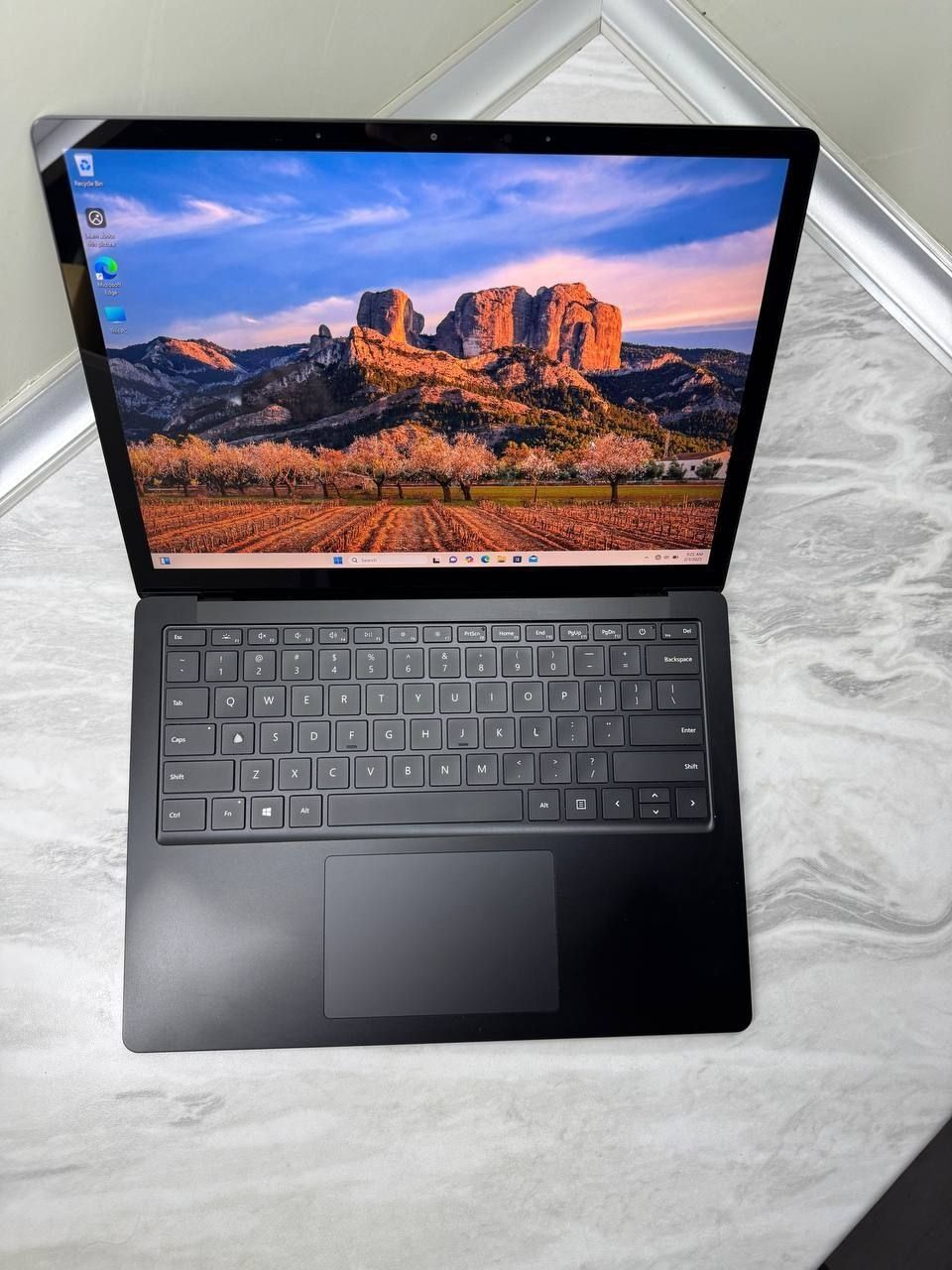 Surface Laptop 4 2K sensorniy Core i7 1185G7 16/256

- 13.5” 2K IPS