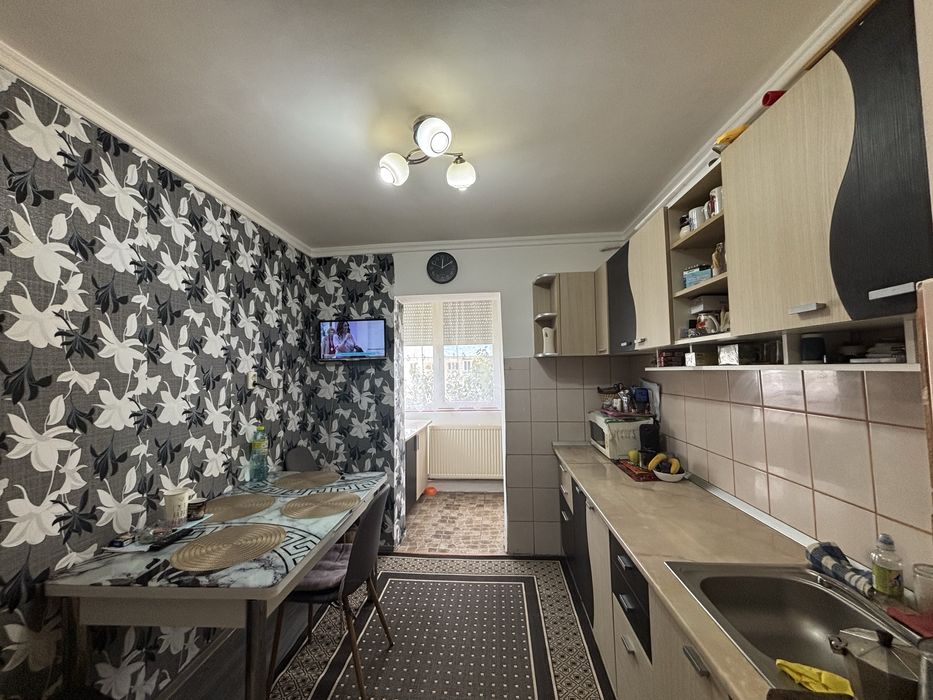 Vand apartamant cu 2 camere