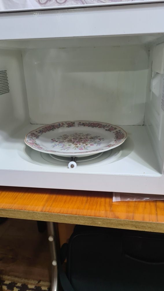 Продам микроволновку  LG  MS—1724