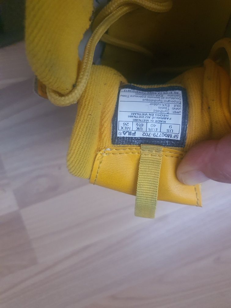 Маратонки  Fila   номер 40