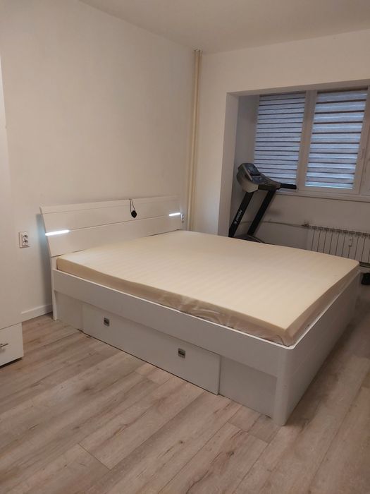 Висока Спалня Led Осветление Чекмеджета Подматрачна Рамка Матрак