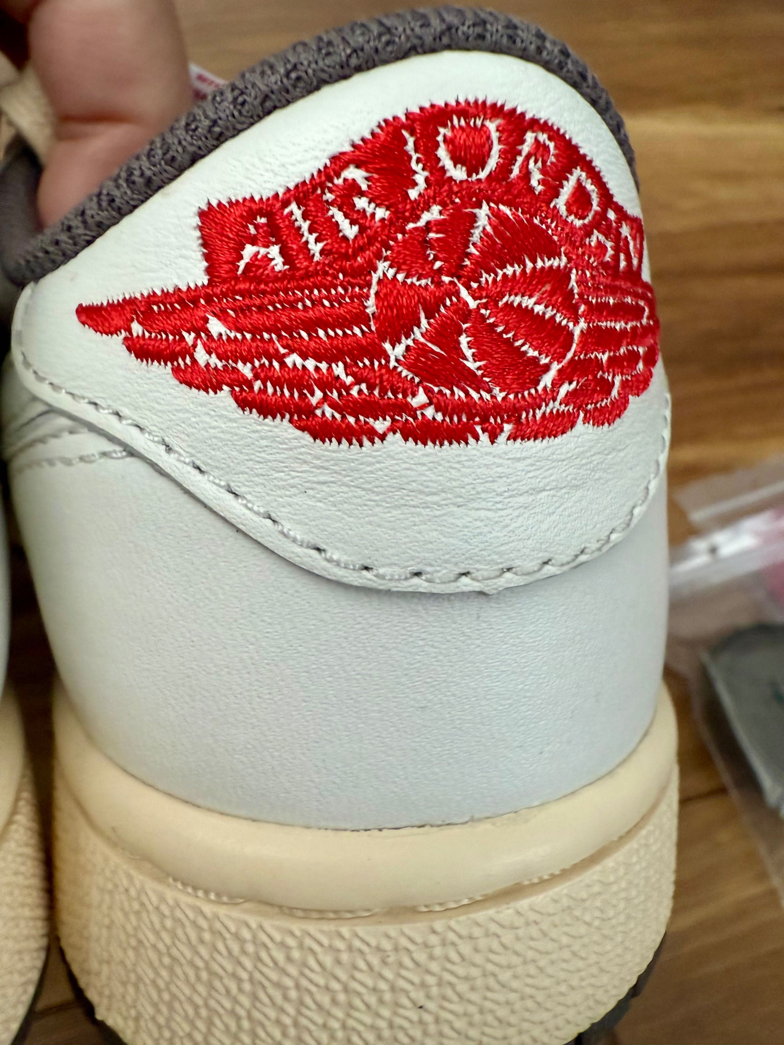 готини маратонки Nike Air Jordan 1 Low Travis Scott унисекс