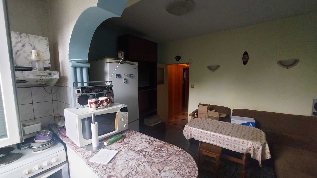 Дава се под наем Тристаен апартамент в София, Център - 88 кв.м за 179000 € - Снимка #2