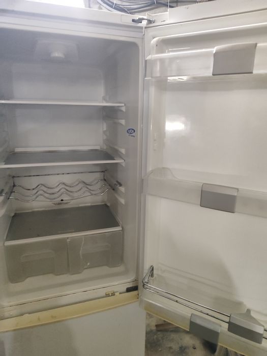 Хладилник, работи добре