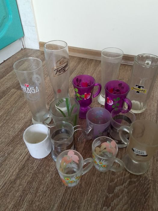 Стеклянные бокалы разные