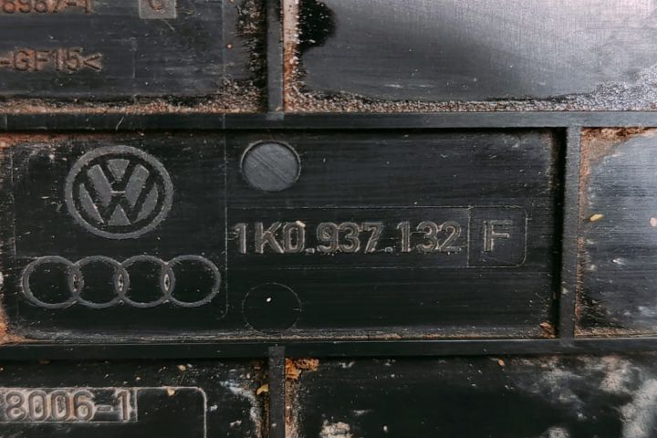 Capac  Panou sigurante 1K0937132F Volkswagen VW Golf a 5-a generatie