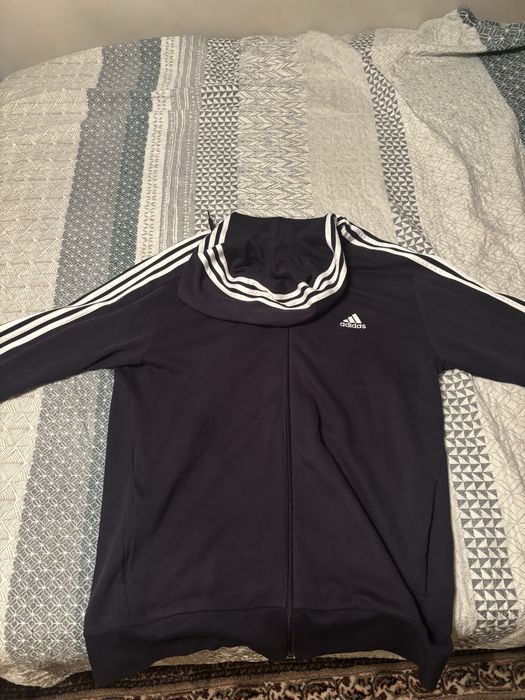 Дрехи на луда, moncler и addidas и слънчеви очила carrera