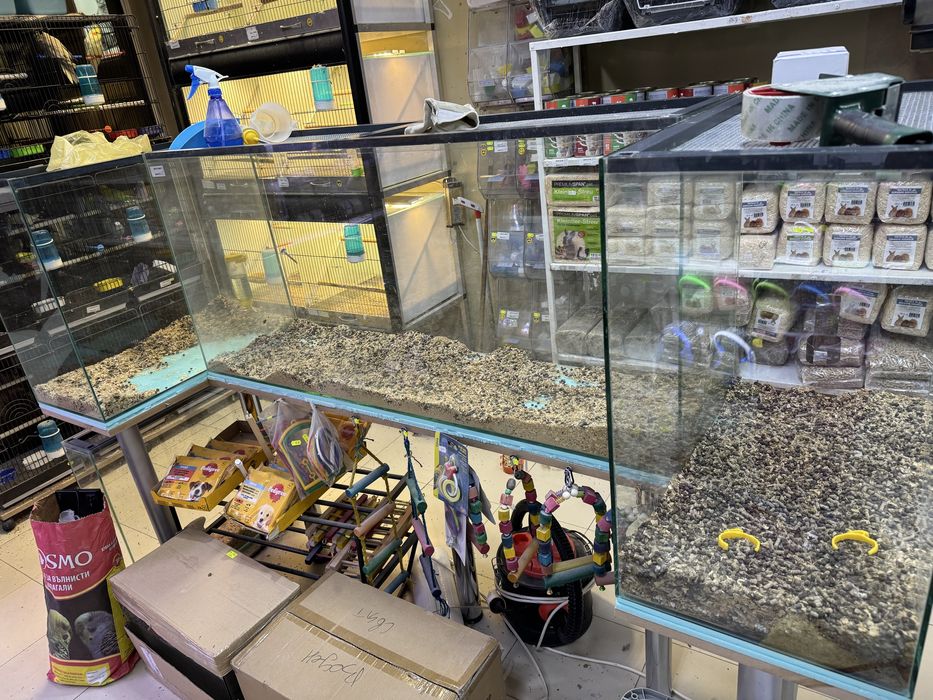 Продавам 3 големи стъклени оттделения за гризачи за зоомаазин