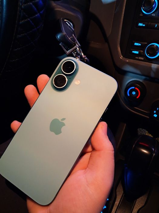Продается IPhone 16