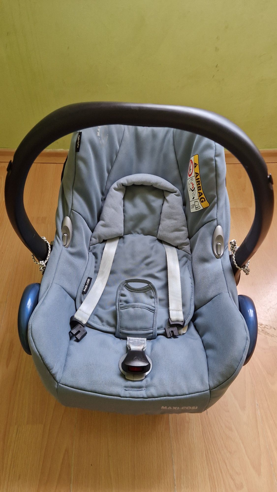 Столче / кошче за кола Maxi Cosi Cabriofix